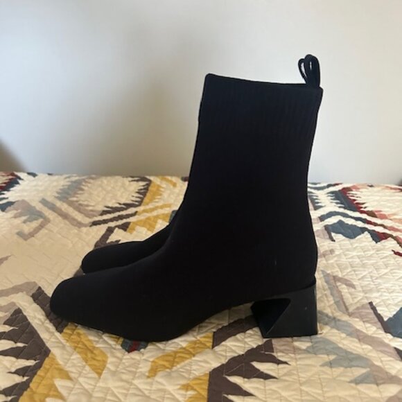 Vivaia Square-Toe Perforated Heeled Boots- Regina Pro- Size 9- Navy - Picture 7 of 13